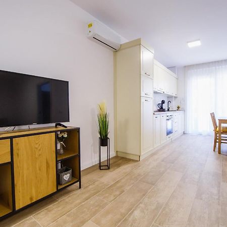 Lovely Home At West Residence Oradea Exteriör bild