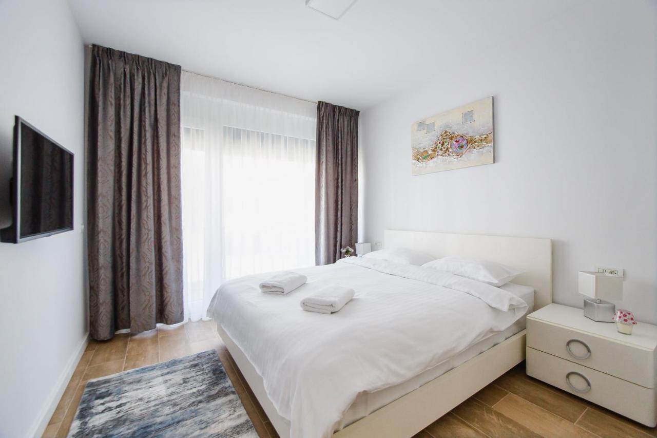Lovely Home At West Residence Oradea Exteriör bild