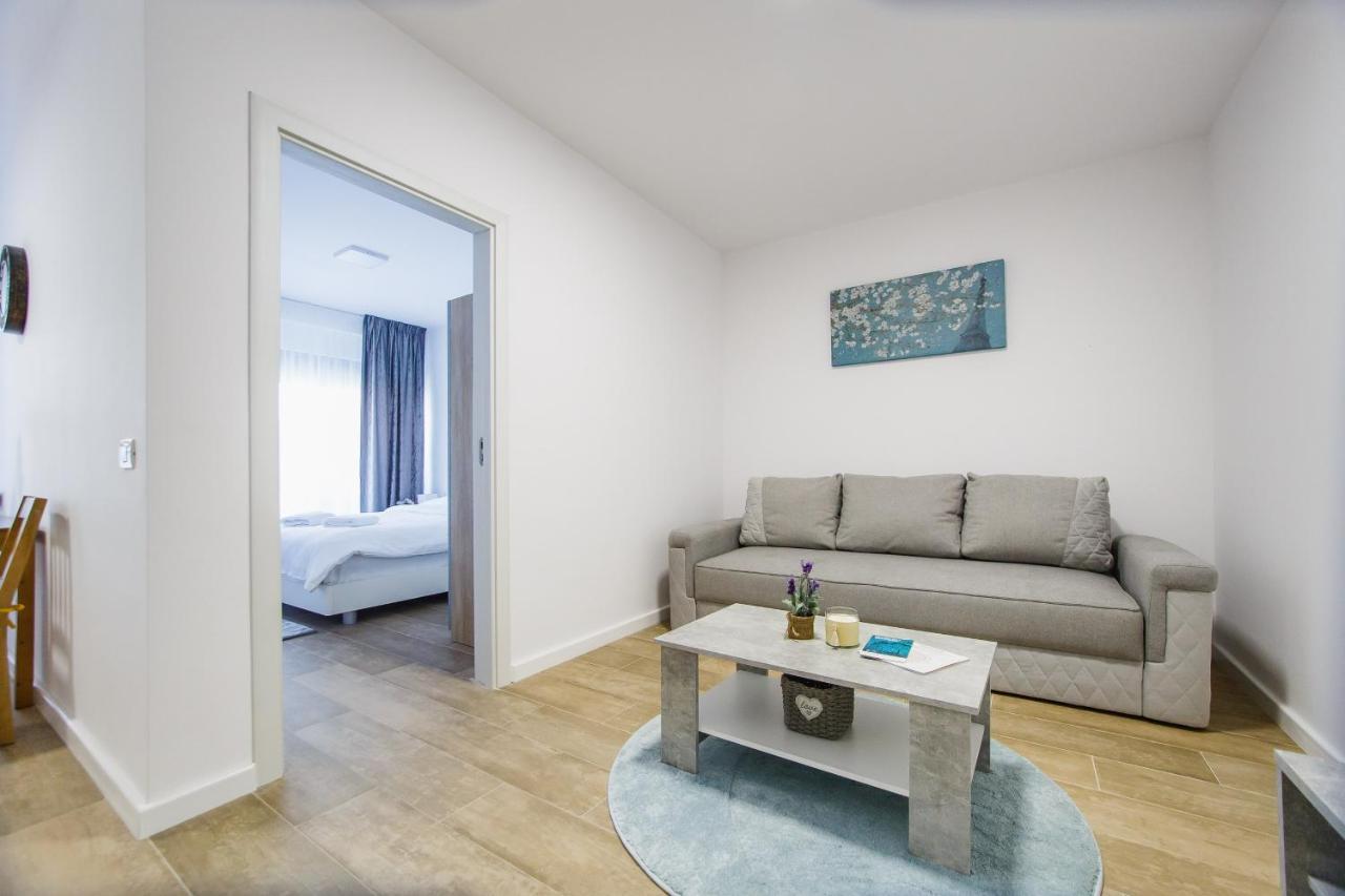 Lovely Home At West Residence Oradea Exteriör bild