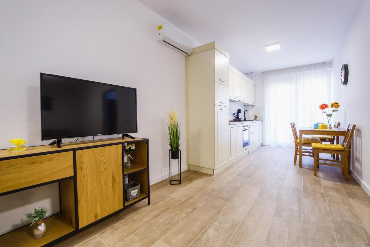 Lovely Home At West Residence Oradea Exteriör bild
