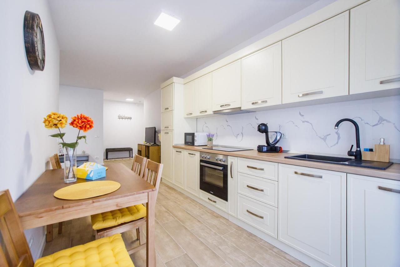 Lovely Home At West Residence Oradea Exteriör bild