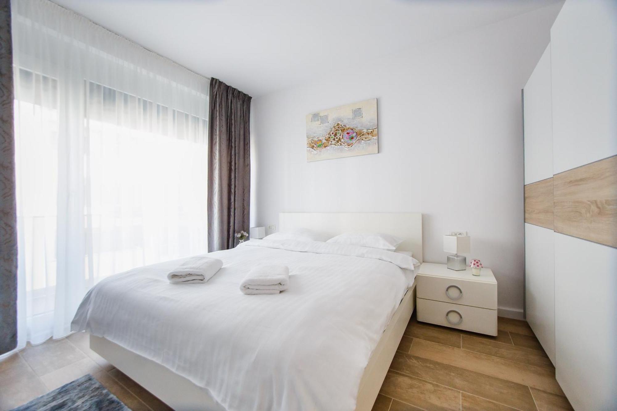 Lovely Home At West Residence Oradea Exteriör bild