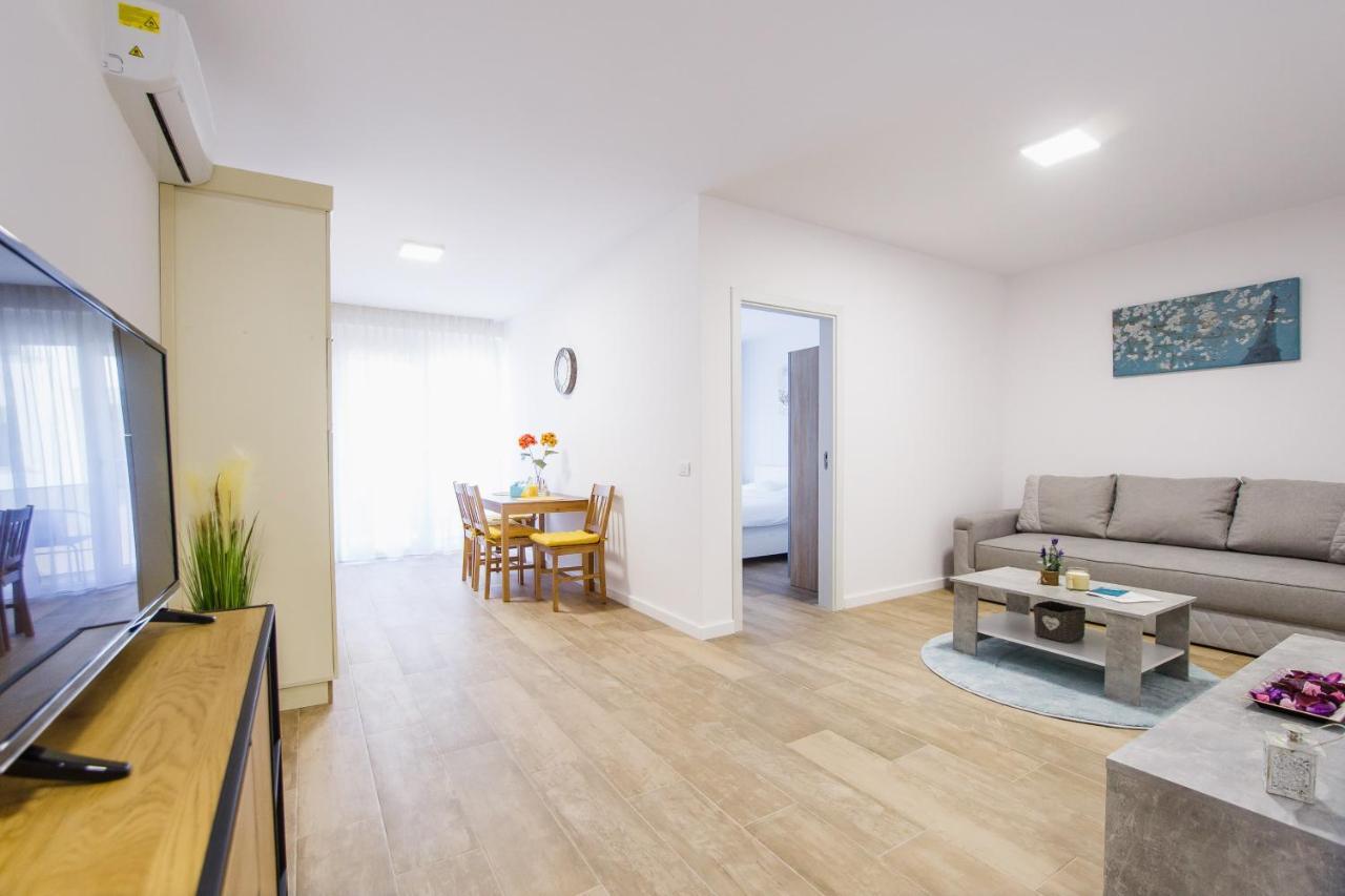 Lovely Home At West Residence Oradea Exteriör bild