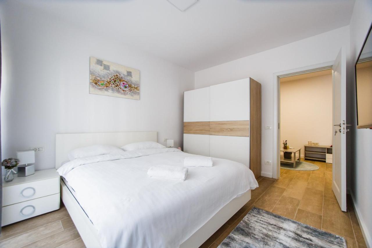 Lovely Home At West Residence Oradea Exteriör bild