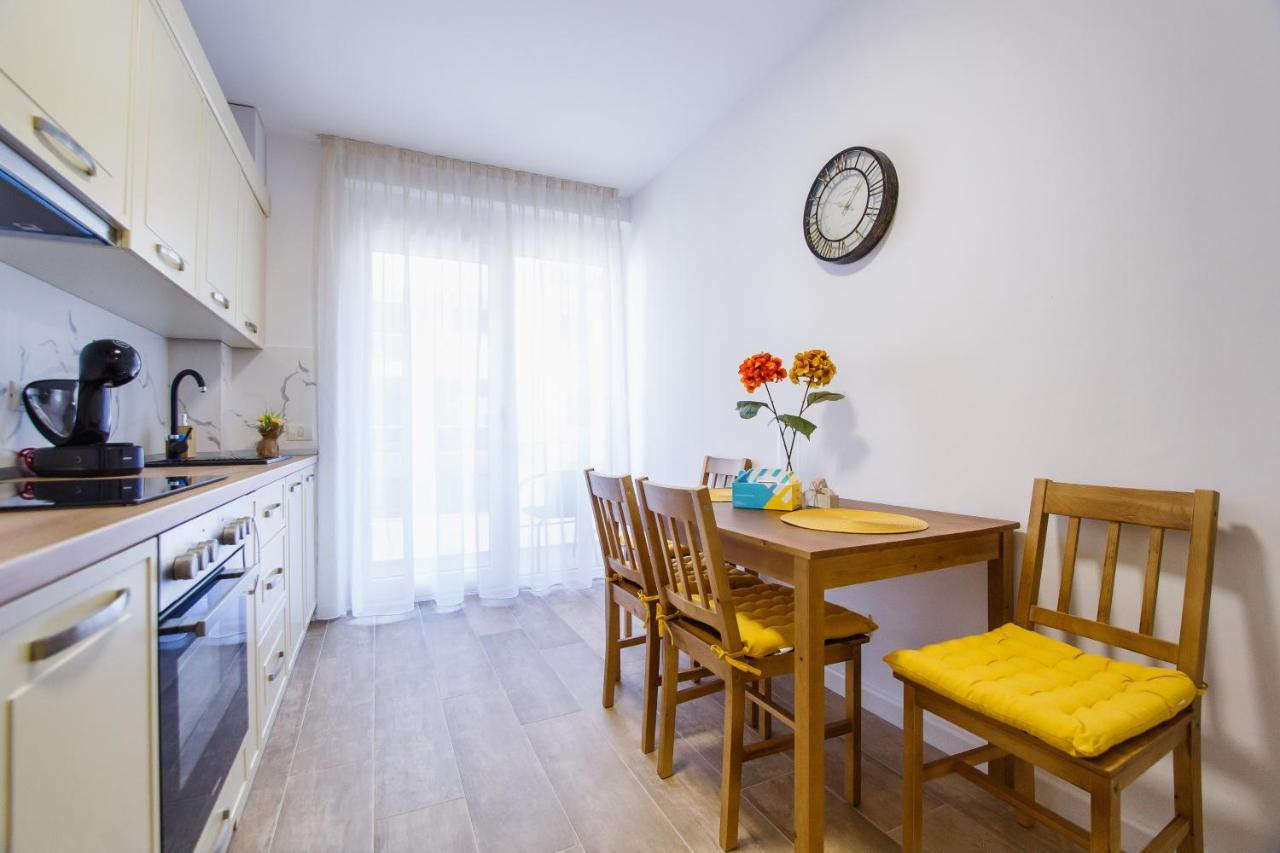 Lovely Home At West Residence Oradea Exteriör bild