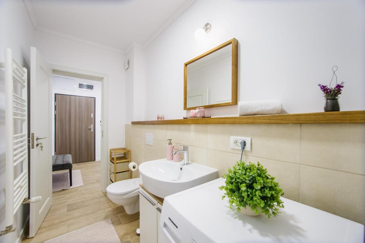 Lovely Home At West Residence Oradea Exteriör bild