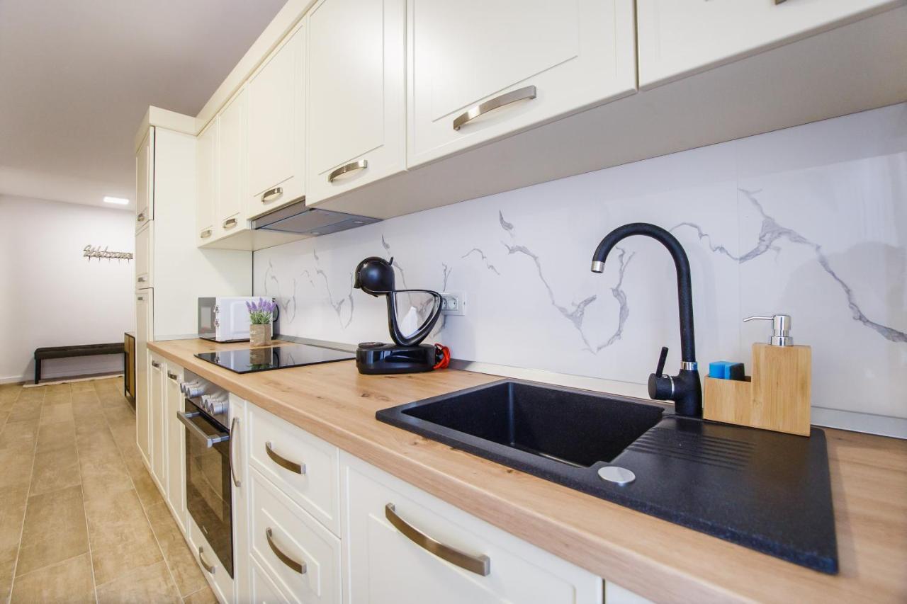 Lovely Home At West Residence Oradea Exteriör bild