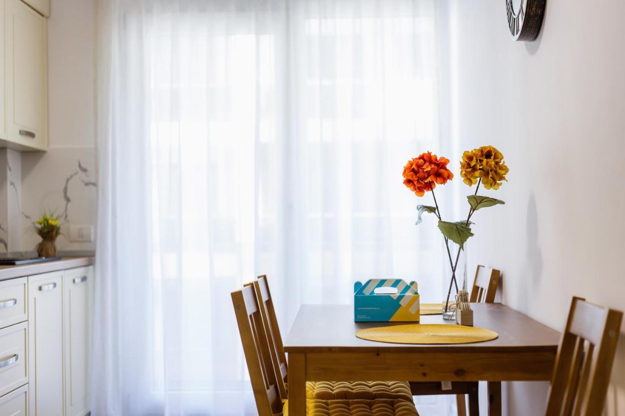 Lovely Home At West Residence Oradea Exteriör bild