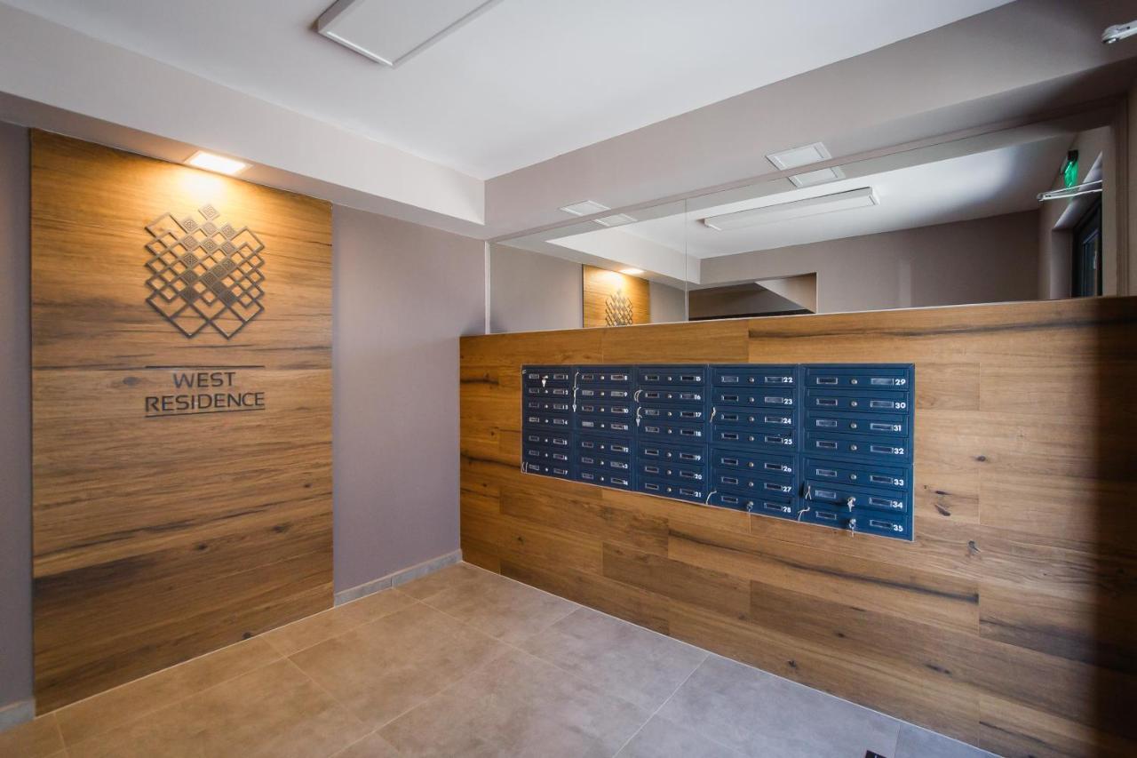 Lovely Home At West Residence Oradea Exteriör bild
