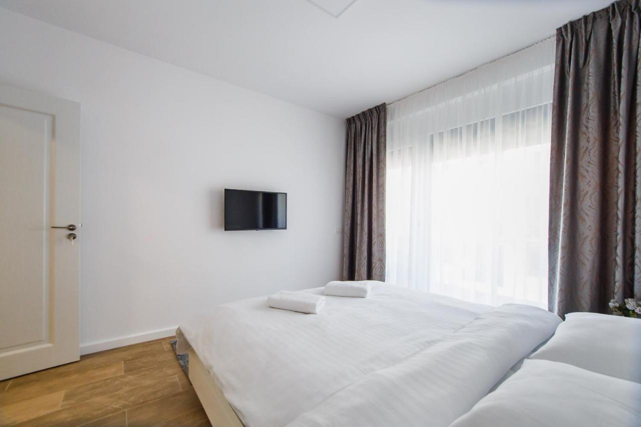 Lovely Home At West Residence Oradea Exteriör bild